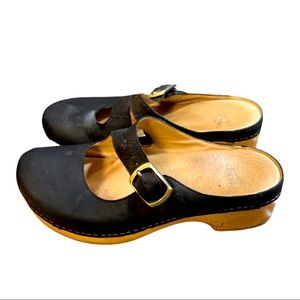 Size 39 Dansko Britney Mary Jane Slide Clog Black